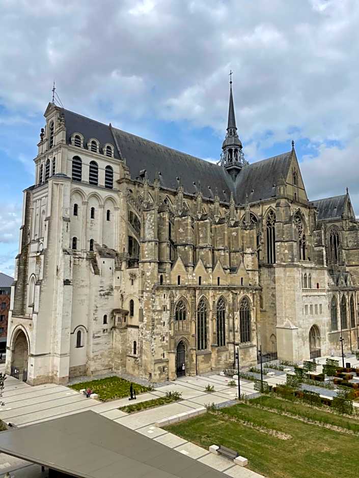 ibis Saint Quentin Basilique