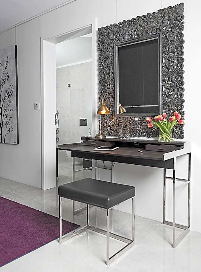 Black Pearl Apartment Hotel