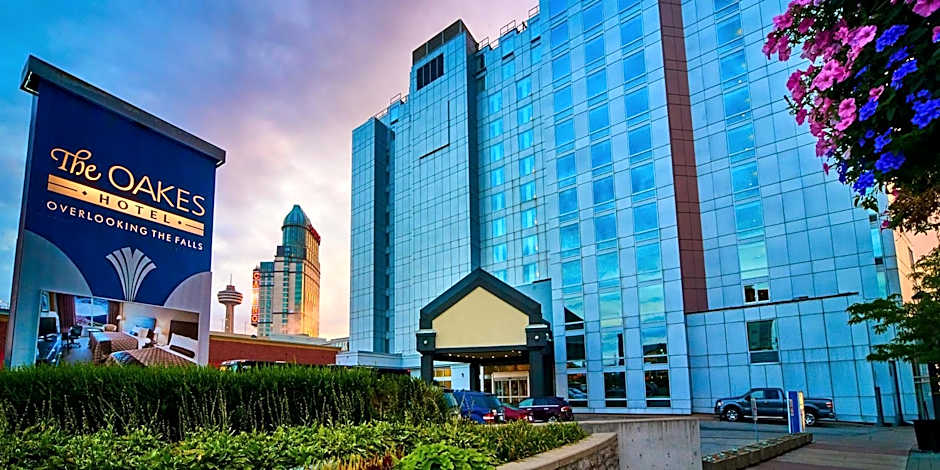 Oakes Hotel Overlooking The Falls