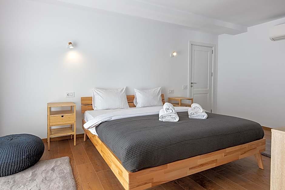 PEAK Aparthotel - Old Town - by CityHost