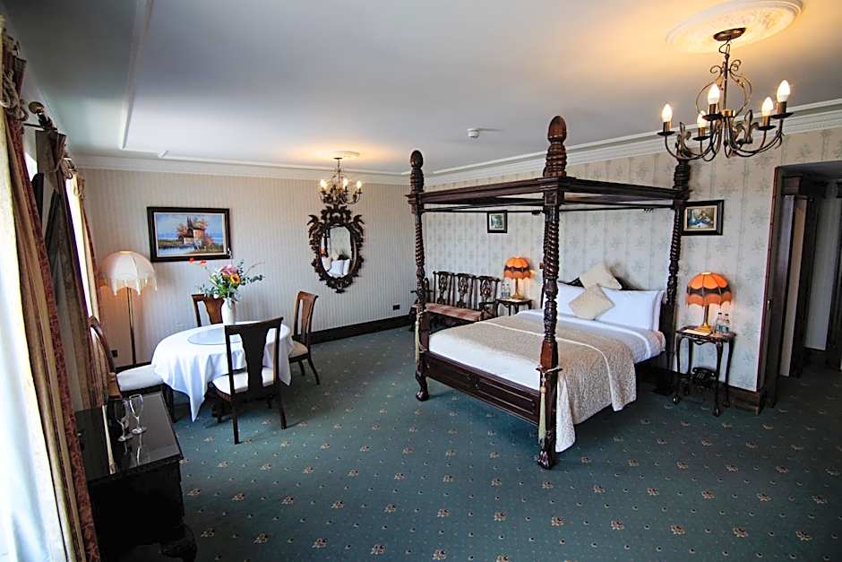 Lakeside Manor Hotel