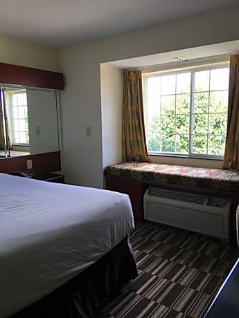 1 Queen Bed Accessible Room Non-Smoking