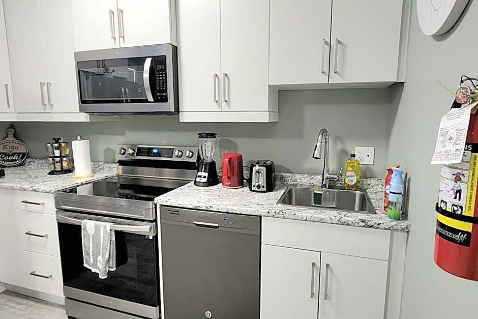 QUIET & COZY MODERN SUITE CLOSE TO RCMP