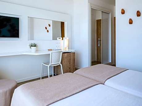 Twin Room with Lateral Sea View