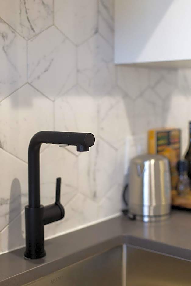 Scandinavian Studio with Full Kitchen and Bath by Den Stays