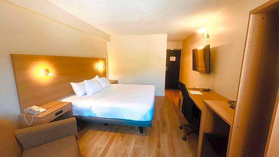 Econo Lodge Airport