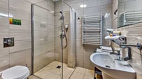 Economy Triple Room