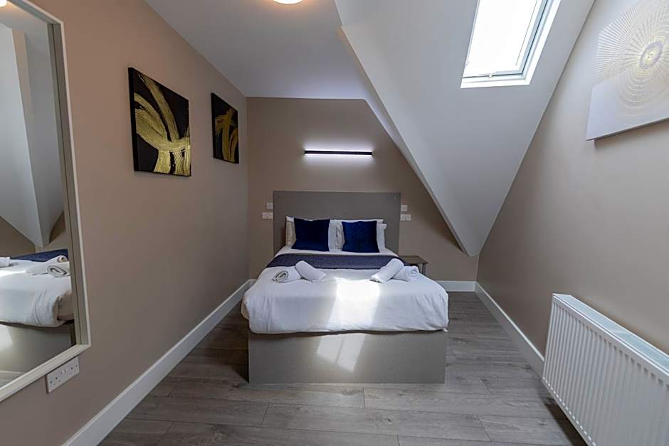 OYO Paragraph Palmers Green - Tottenham Stadium