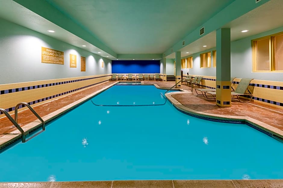 Candlewood Suites-West Springfield By IHG