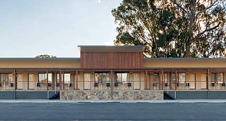 New Crossing Place Motel