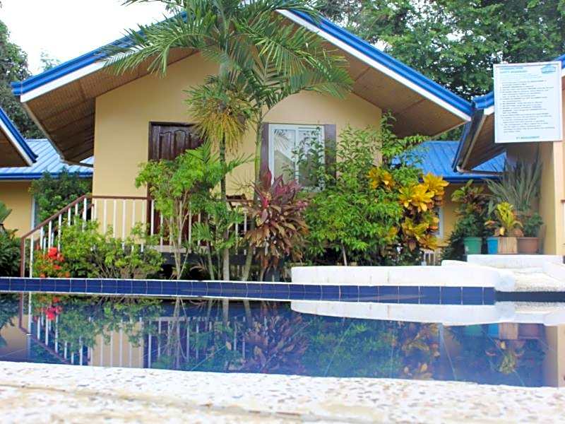 Blue Lagoon Inn & Suites