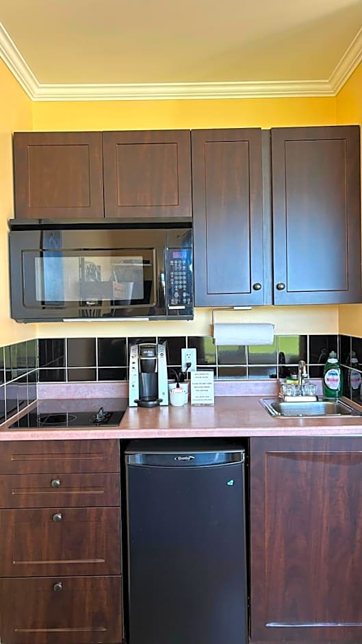 Seascape Coastal Retreat - 2 ADULTS ONLY - HOT TUB AND WITHOUT HOT TUB OCEANFRONT PROPERTY