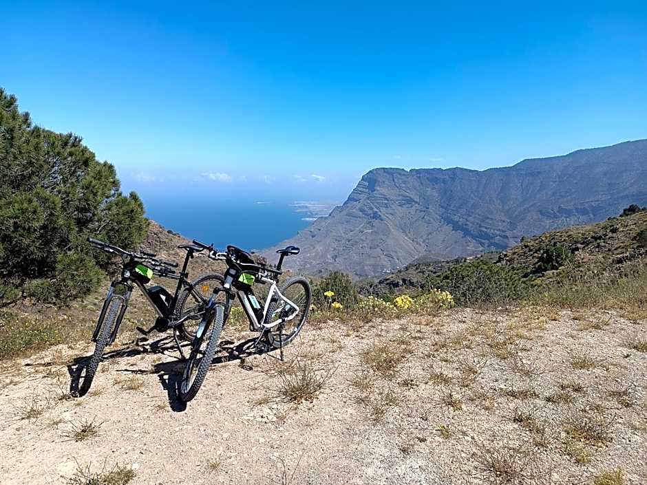 B&B and Apartments El Charco Azul