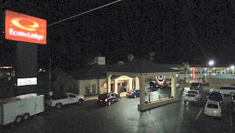 Econo Lodge Inn & Suites