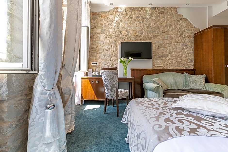 Photo 1 of 17 of Deluxe 1 Double Bed or 2 Beds, City View