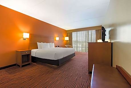 King Suite - Non-Smoking