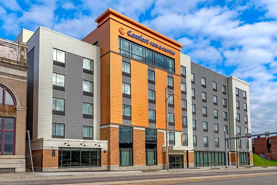 Comfort Inn & Suites Pittsburgh-Northshore