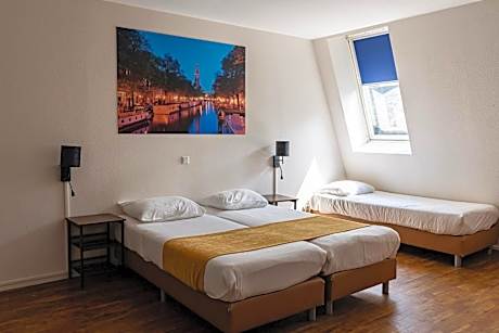 Family Room (5 Adults)