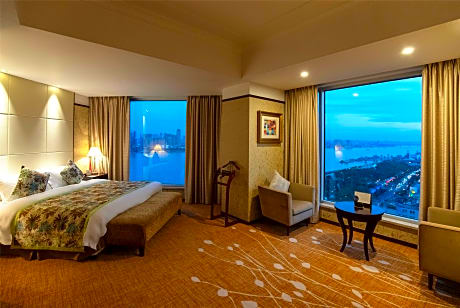 Business Riverview King Room