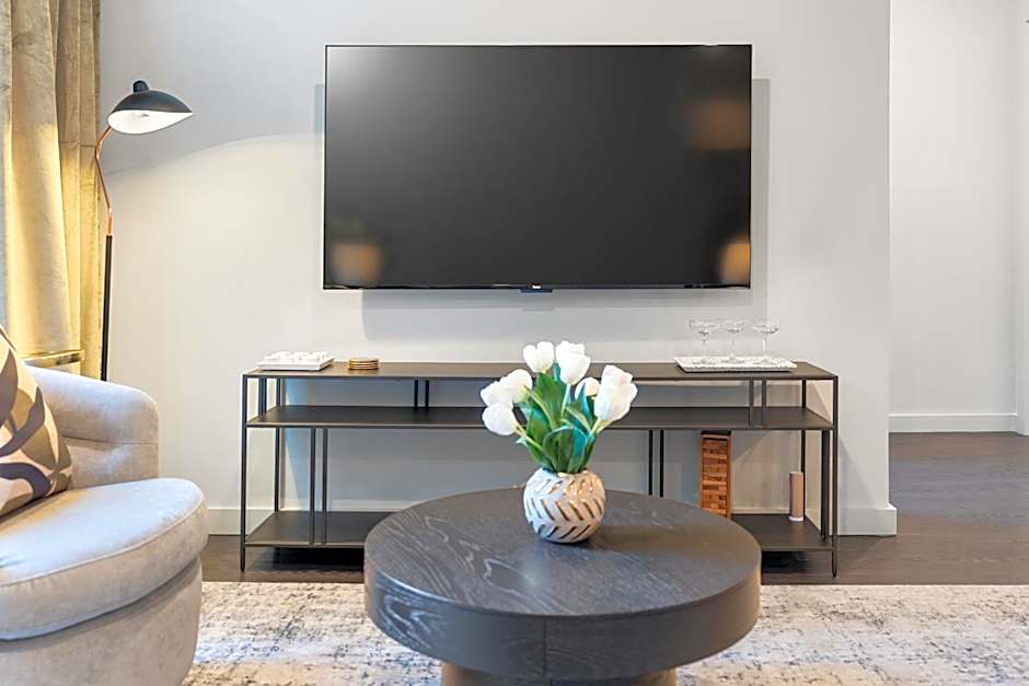 Luxury Apartments by Hyatus at The Asher