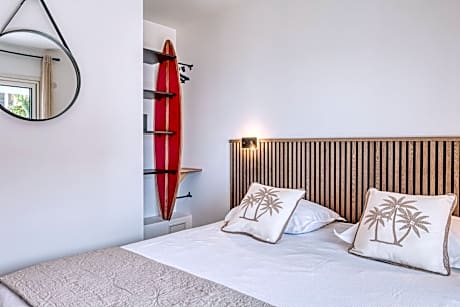 Confort Room with Balcony and Partial Sea View