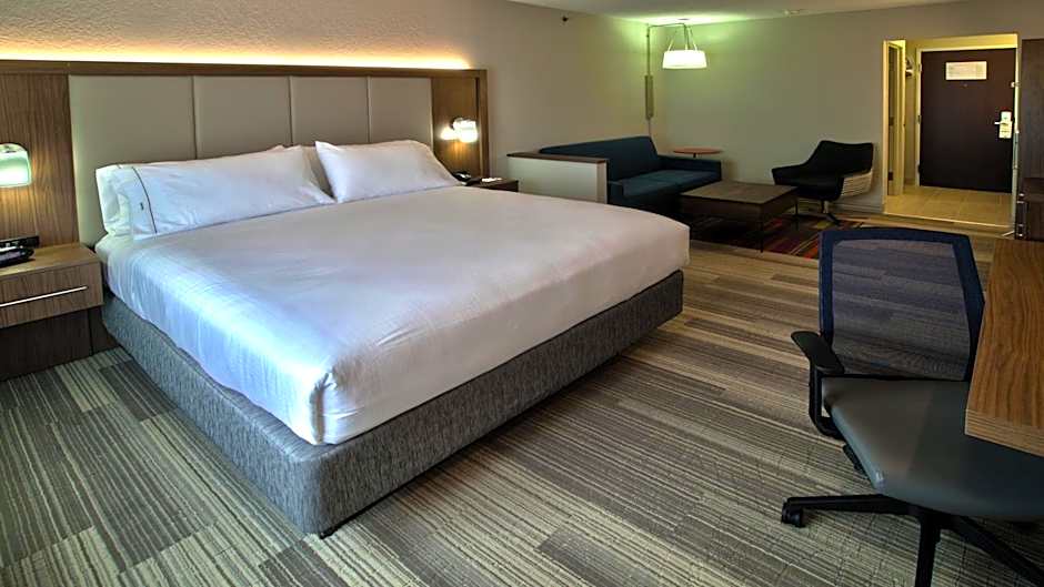 Holiday Inn Express & Suites Evansville North By IHG