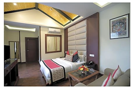 Valley View Privilege Suite with Balcony