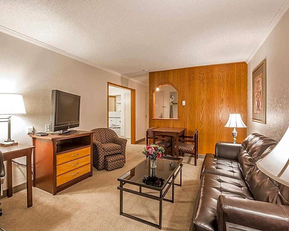 Quality Inn & Conference Centre Red Deer - 50th Avenue