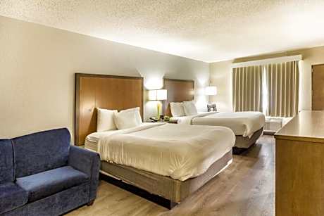 Deluxe Queen Room with Two Queen Beds - Non-Smoking