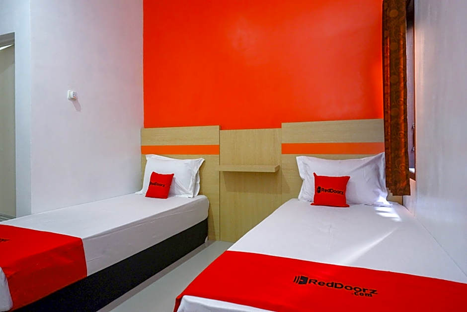 RedDoorz Syariah near Alun Alun Kota Rembang