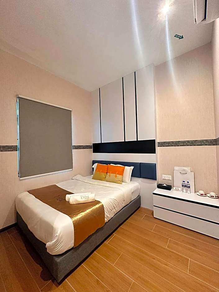 Photo 1 of 2 of 1 Queen Bed