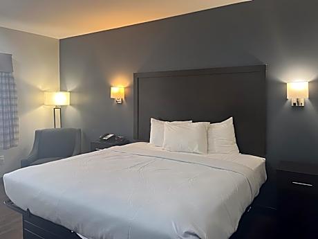 1 Full Bed | ADA/Tub/Non-Smoking/Kitchen