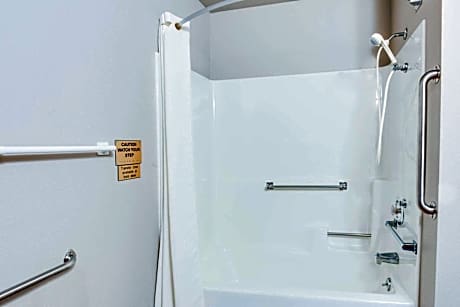 Queen Room - Disability Access/Non-Smoking