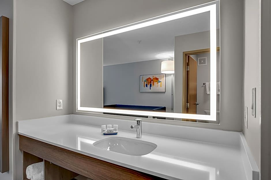 Holiday Inn Express Hotel & Suites Portland - Jantzen Beach By IHG