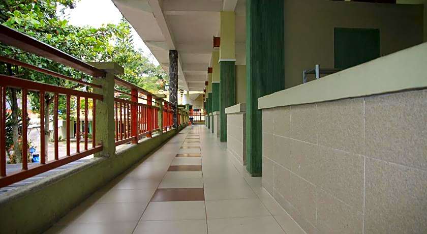 Pandu Lakeside Parapat Hotel