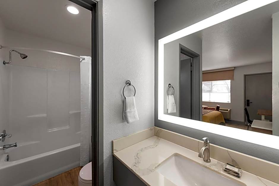 Super 8 by Wyndham Fort Bragg