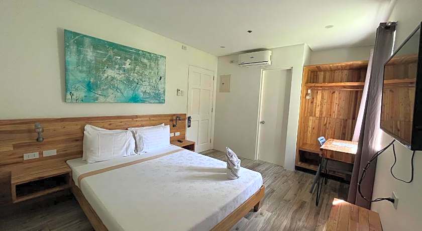 Blue Lagoon Inn & Suites