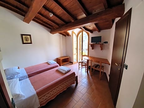 Twin Room with Mountain View