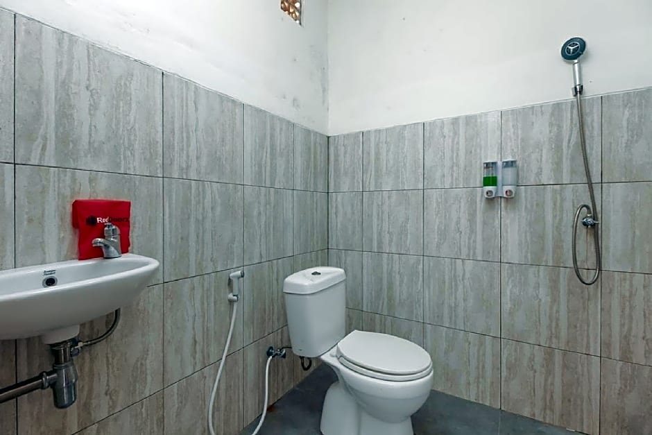 RedDoorz @ Jalan Bukit Keminting