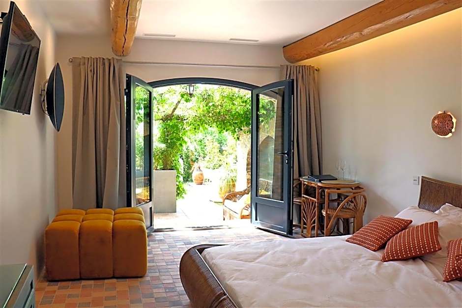 L Amourier chambres charme et confort avec Jacuzzi ou baignoire XXL