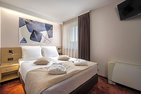 Luxury Suite with Balcony