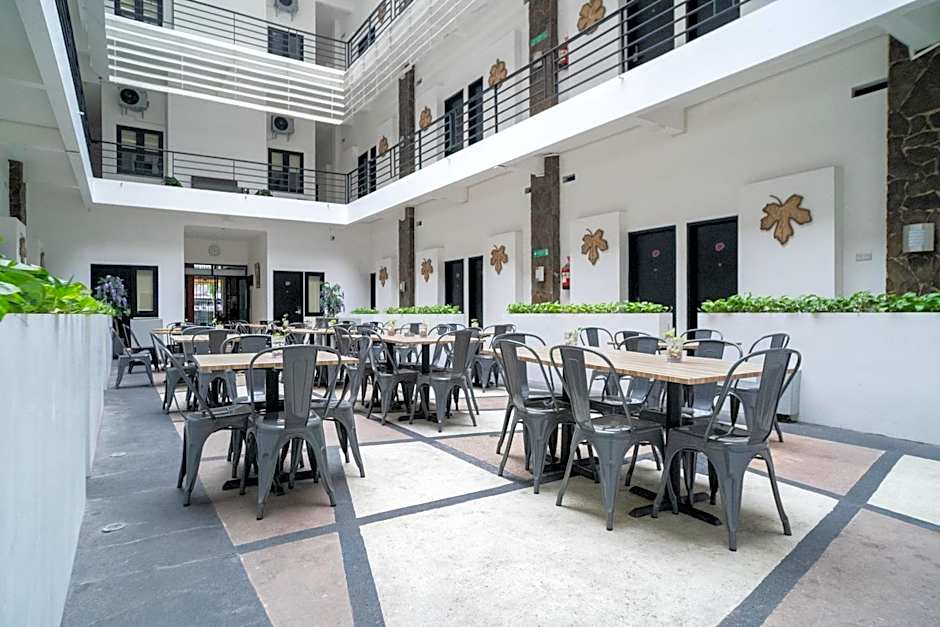 Sans Hotel FiFFa Premiere Malang