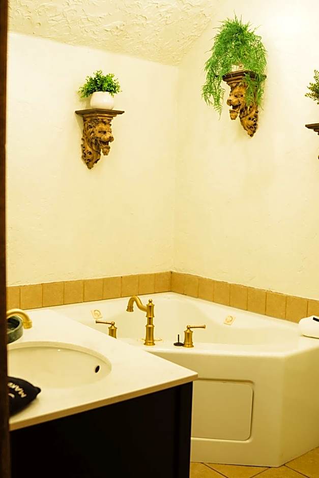 Landoll's Mohican Castle