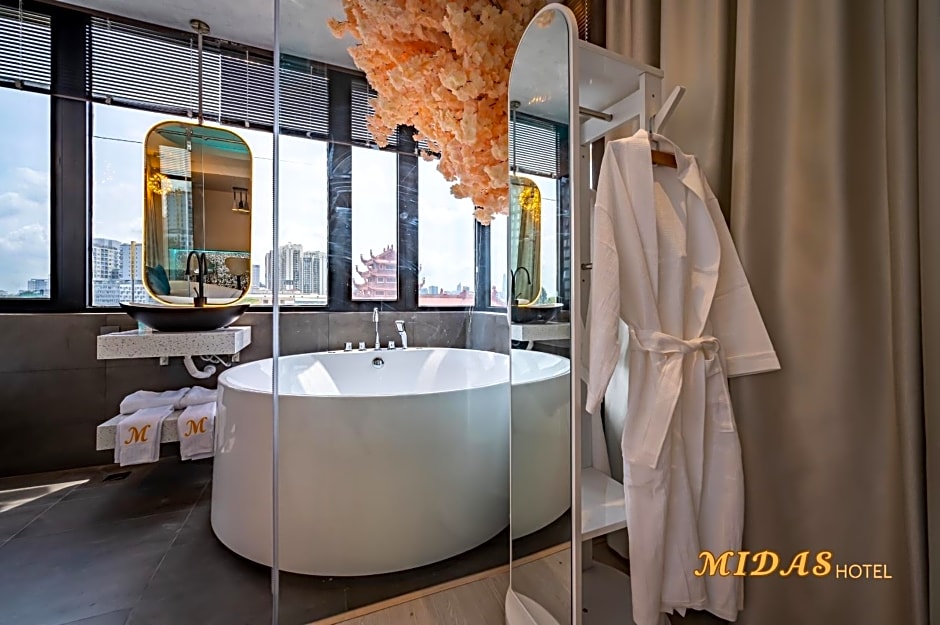 Midas Hotel
