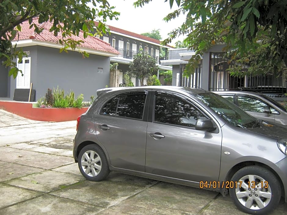 Aqilakost n Cafe Gadog Puncak