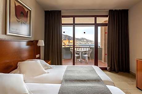 Twin Room with Sea View