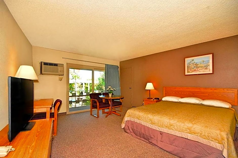 Super 8 by Wyndham Long Beach