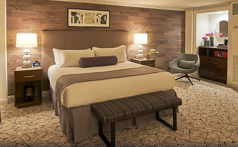 Photo 1 of 1 of Premier 1 King Bed