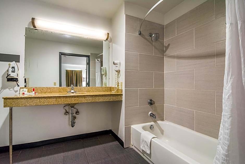 Days Inn by Wyndham Raleigh Glenwood-Crabtree