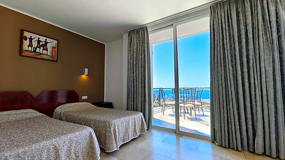 Luxury villa with fantastic ocean views and private pool